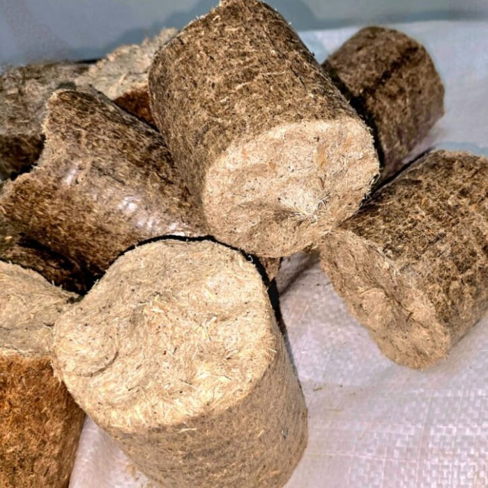Bagasse Biomass Briquettes Manufacturers in Pune by Attaquant Catkem Trade LLP