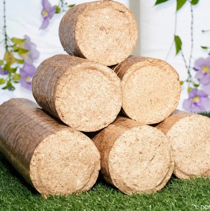 High-quality Sawdust Biomass Briquette Manufacturers in Pune by Attaquant Catkem Trade LLP